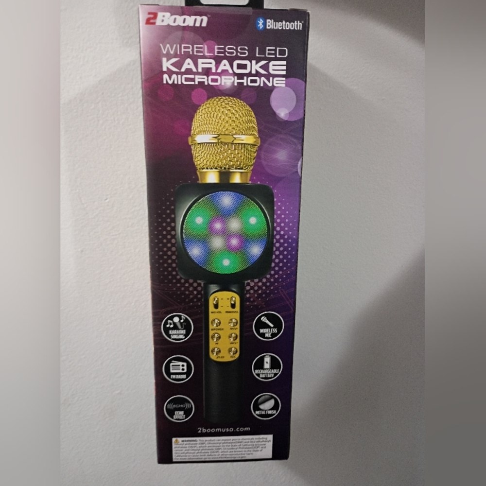 2Boom Wireless LED Karaoke Microphone Color Gold, FM Radio, Echo Effect - Picture 2 of 5